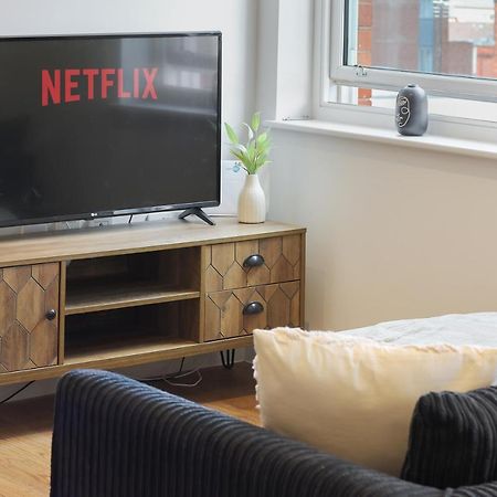 Modern 2-Bed Apartment, Free Parking, City Centre, Netflix & Pet Friendly - Hosted By Stay Host Save Sheffield Kültér fotó