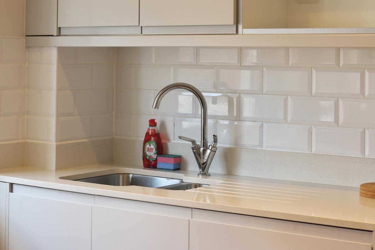 Modern 2-Bed Apartment, Free Parking, City Centre, Netflix & Pet Friendly - Hosted By Stay Host Save Sheffield Kültér fotó