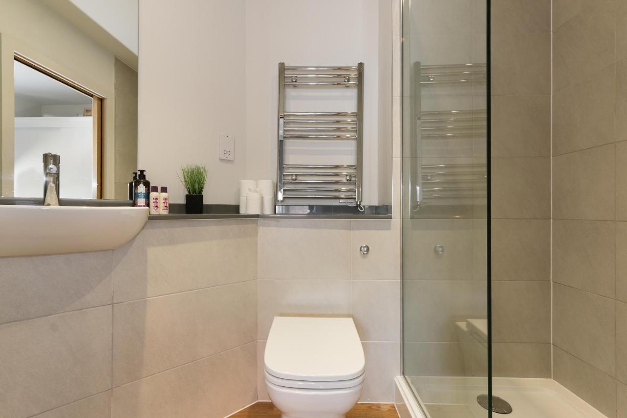 Modern 2-Bed Apartment, Free Parking, City Centre, Netflix & Pet Friendly - Hosted By Stay Host Save Sheffield Kültér fotó