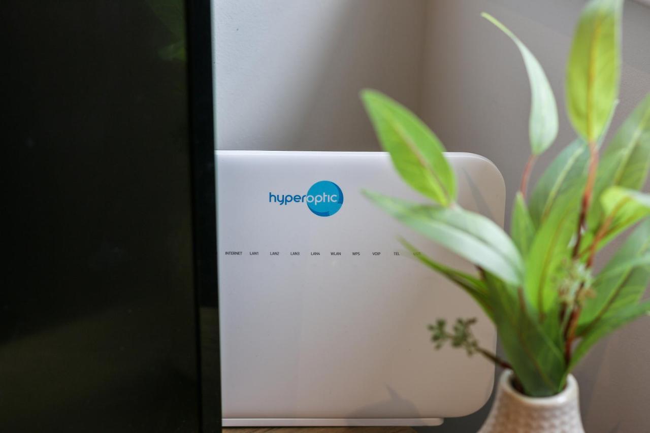 Modern 2-Bed Apartment, Free Parking, City Centre, Netflix & Pet Friendly - Hosted By Stay Host Save Sheffield Kültér fotó