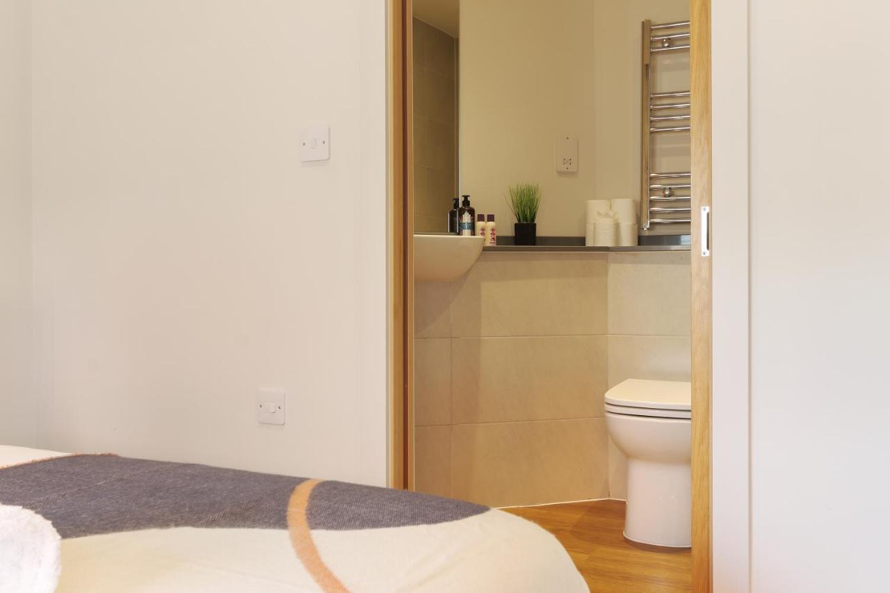 Modern 2-Bed Apartment, Free Parking, City Centre, Netflix & Pet Friendly - Hosted By Stay Host Save Sheffield Kültér fotó
